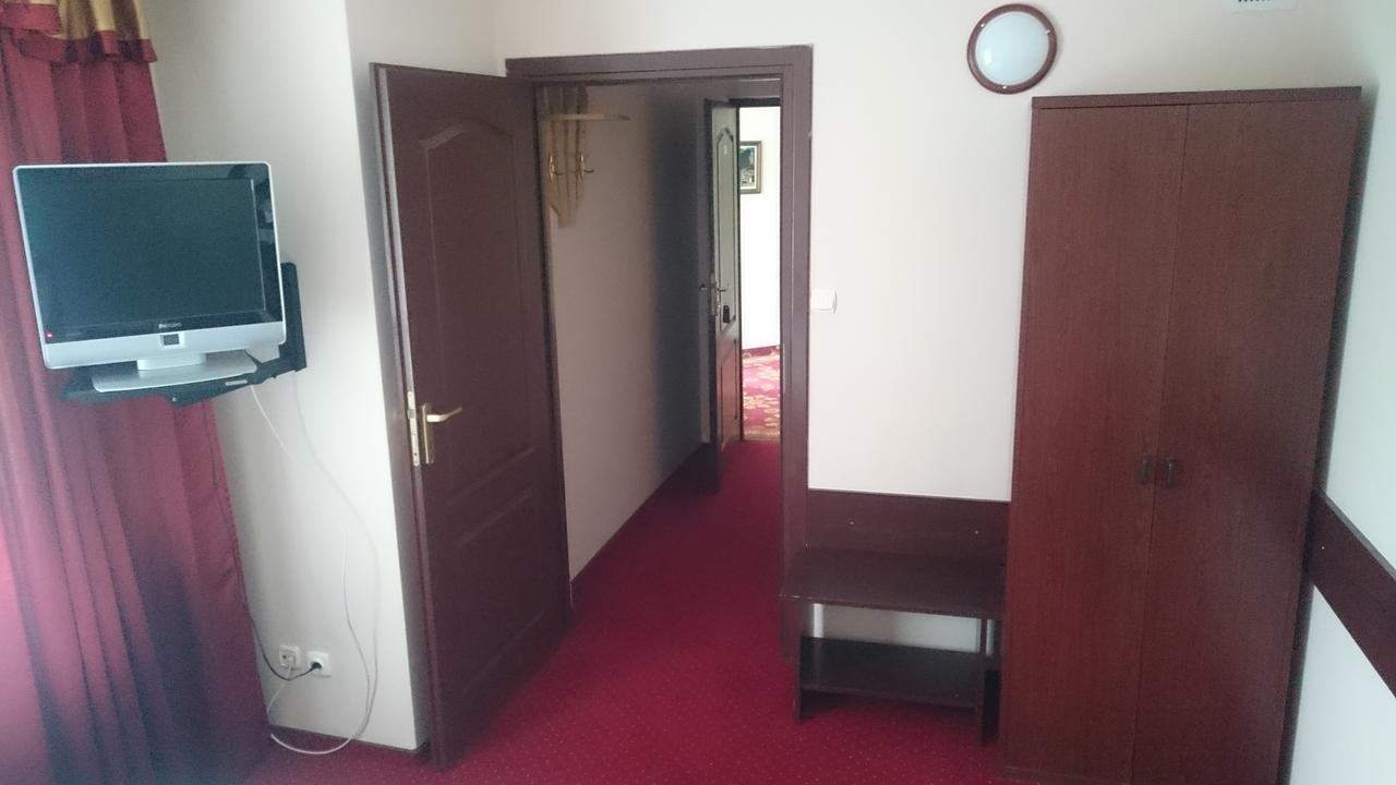 Hotel Relaks Wola Ducka Exterior foto